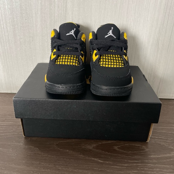 Jordan 4 Retro Thunder 2023 (TD) - Picture 6 of 9